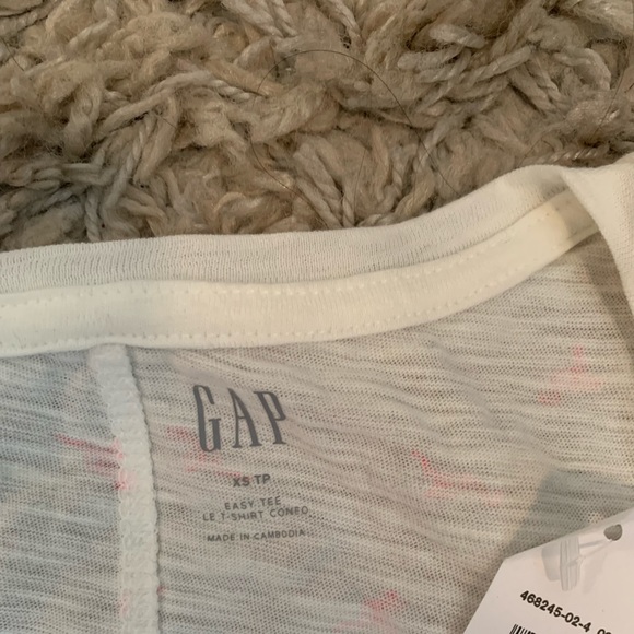 GAP | Pink Flamingo V-Neck - Picture 3 of 4